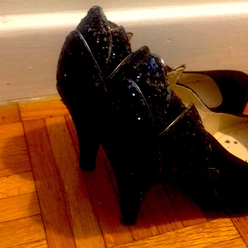 Black Sparkly Pumps - image 3